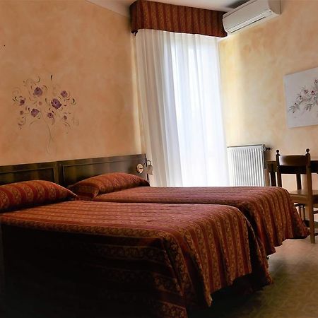 Albergo Villa Angela Тосколано-Мадерно Экстерьер фото