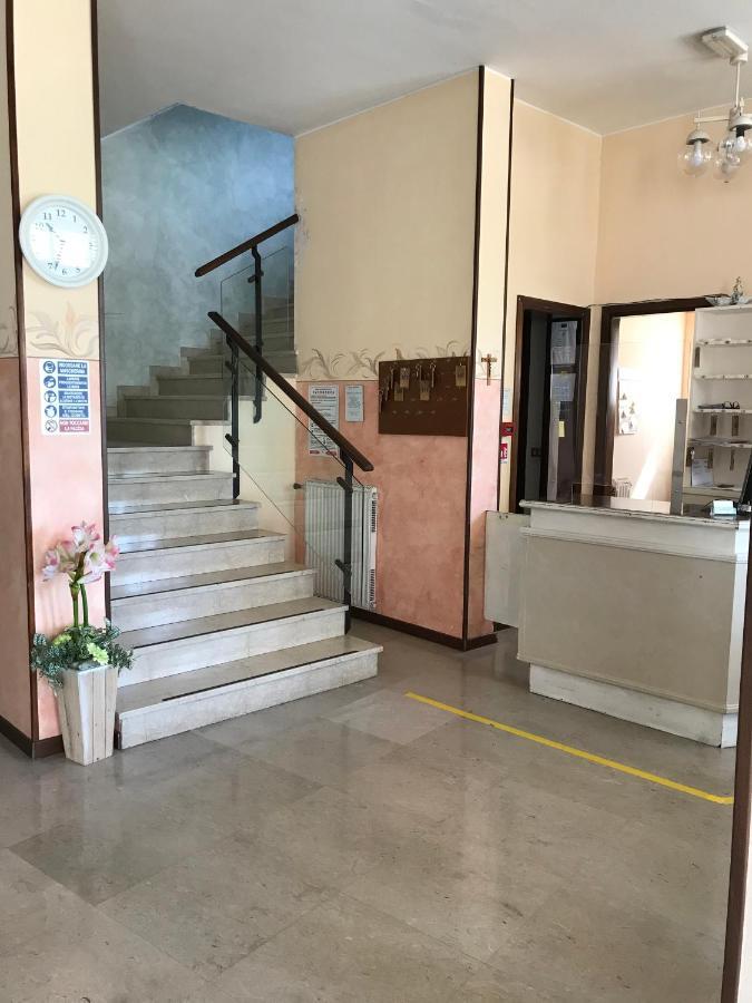 Albergo Villa Angela Тосколано-Мадерно Экстерьер фото