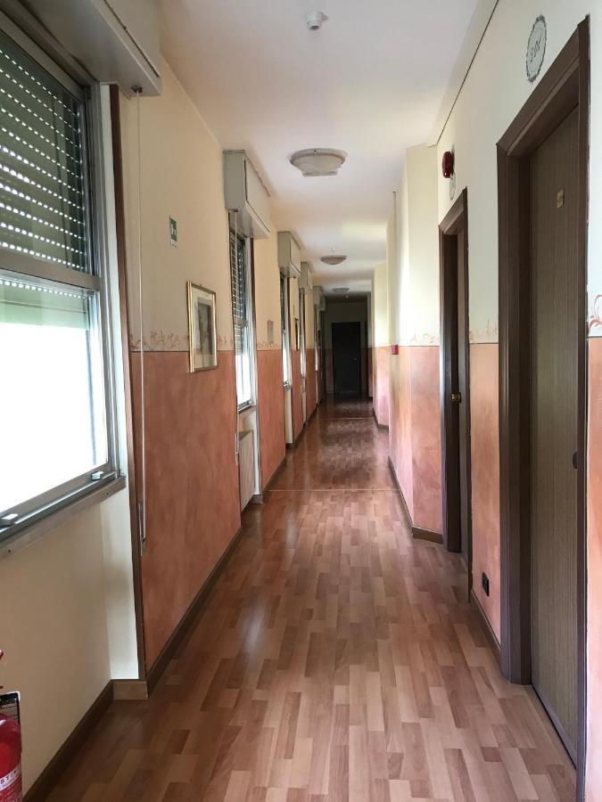 Albergo Villa Angela Тосколано-Мадерно Экстерьер фото