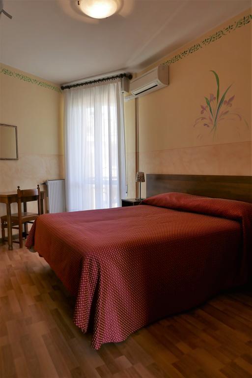 Albergo Villa Angela Тосколано-Мадерно Экстерьер фото